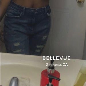 Short jeans with ripped